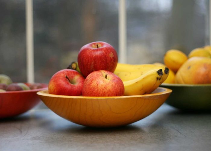 pantry-fruits-bananas-apples_188432904-sm